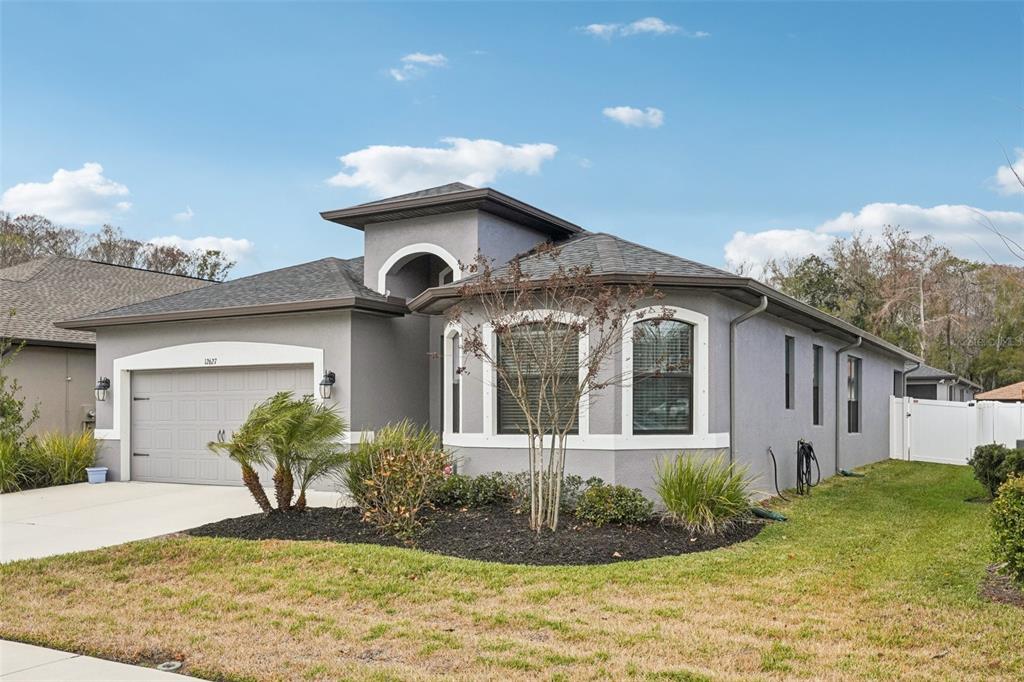12627 Vander Way New Port Richey, FL 34654 - Photo 5 of 77 a front view of a house with garden