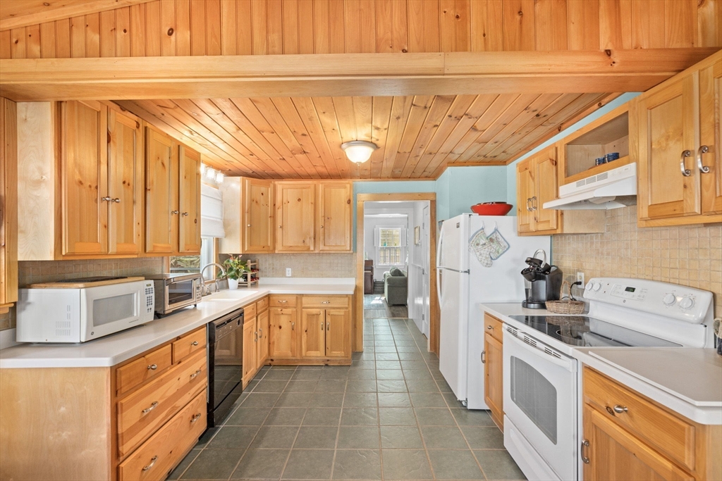 20 Damon Road Scituate, MA 02066 - Photo 7 of 23