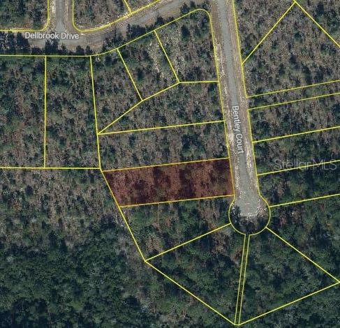 Bentley Court Chipley, FL 32428 - Photo 2 of 2 a bathroom with a mirror