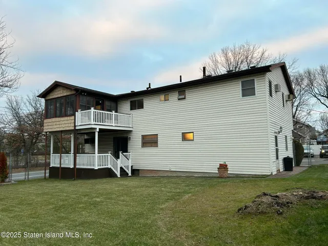 a view of a house with a backyard