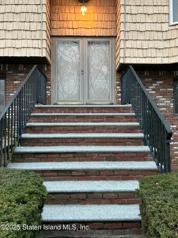 a view of entryway with a front door