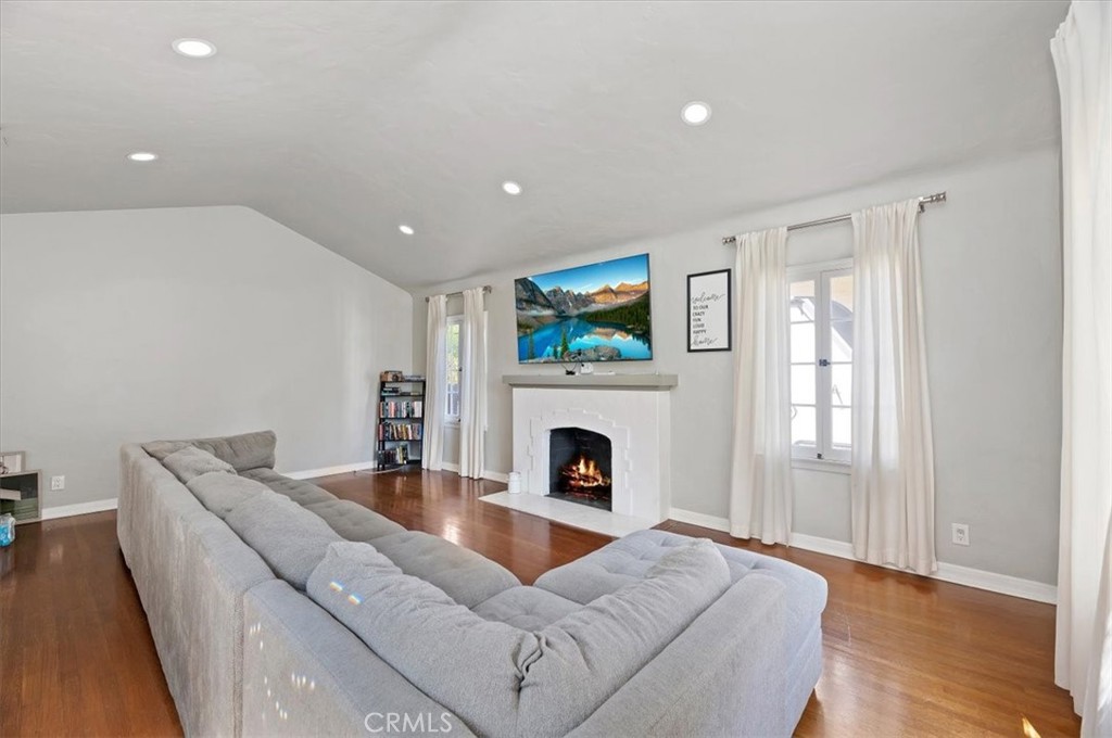 3968 Elmwood Court Riverside, CA 92506 - Photo 8 of 38