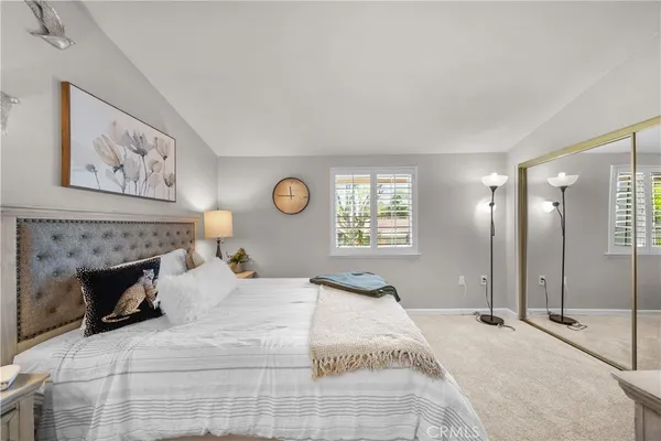 $329,800 | 19163 Avenue Of The Oaks, Unit A, Newhall, CA 91321
