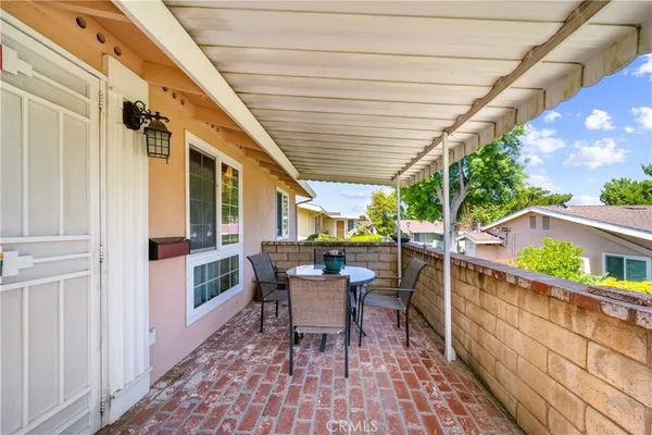 $329,800 | 19163 Avenue Of The Oaks, Unit A, Newhall, CA 91321
