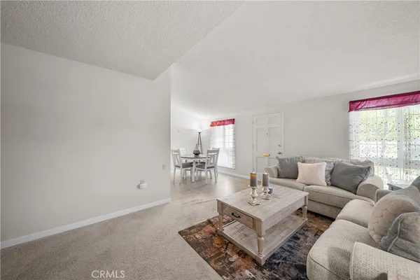 $329,800 | 19163 Avenue Of The Oaks, Unit A, Newhall, CA 91321