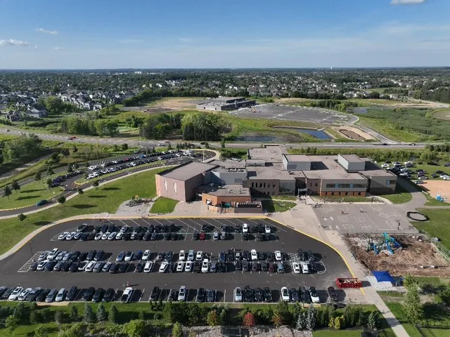 $905,000 | 16796 54th Place North, Plymouth, MN 55446