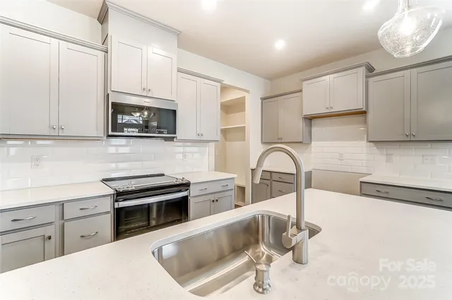 $399,990 | 3916 Cheyney Park Drive, Charlotte, NC 28269