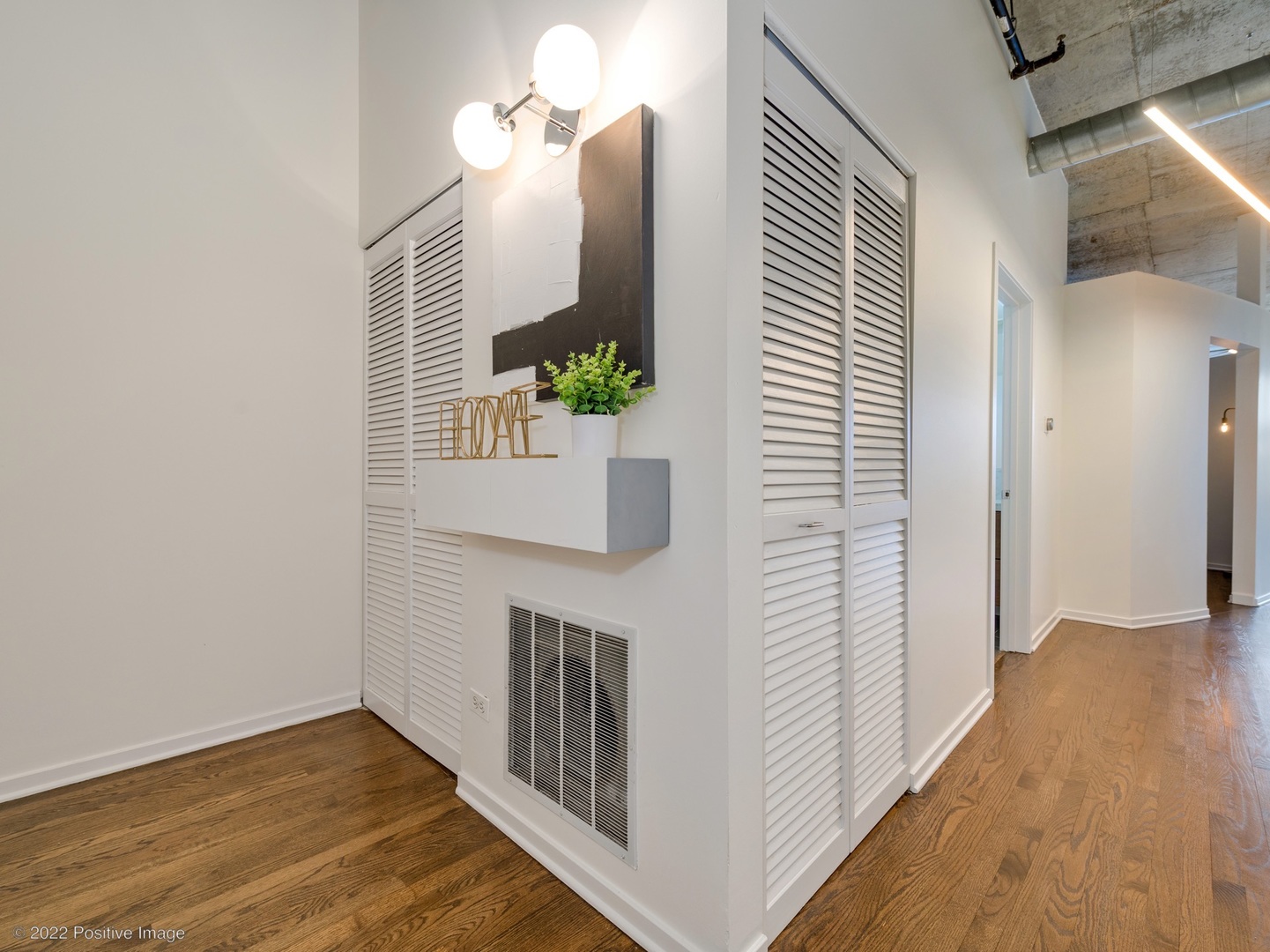 1000 West Adams Street, Unit 613 Chicago, IL 60607 - Photo 18 of 26 a view of a hallway with wooden floor