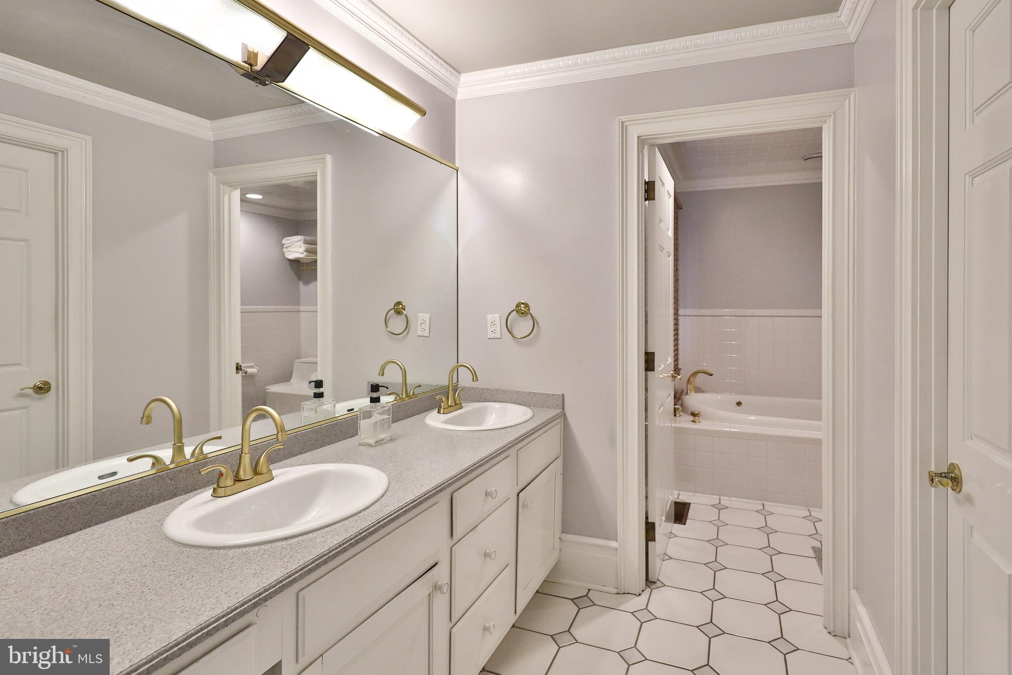 3010 Oakridge Farm Road Huntingdon Valley, PA 19006 - Photo 25 of 48 Primary Bath