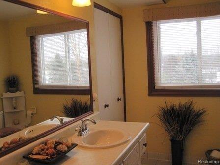 11855 Stoney Ridge Road Brighton, MI 48114 - Photo 10 of 21 Bath