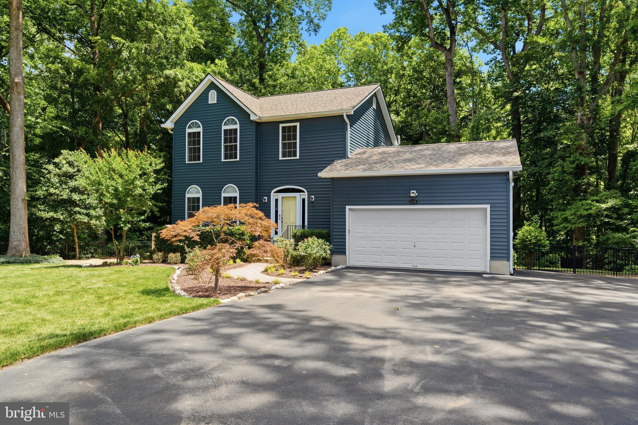 3148 Holland Cliffs Road Huntingtown, MD 20639 - Photo 2 of 61 Expansive driveway with amble parking.
