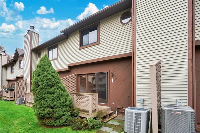$279,900 | 92 Dogwood Lane, Unit 92, Agawam, MA 01001
