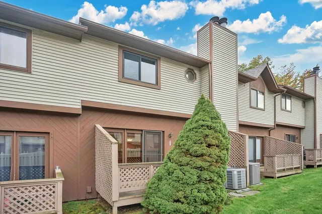 $279,900 | 92 Dogwood Lane, Unit 92, Agawam, MA 01001