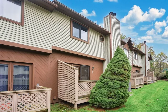 $279,900 | 92 Dogwood Lane, Unit 92, Agawam, MA 01001