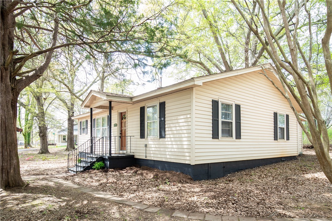 103 Maple Street Westminster, SC 29693 - Photo 2 of 25