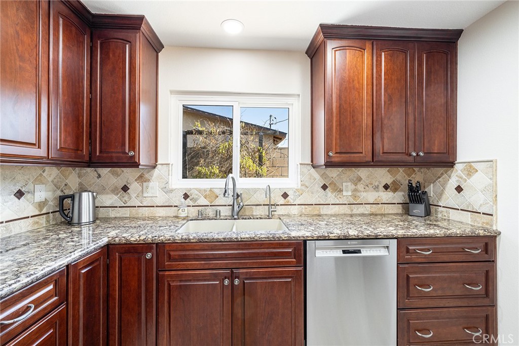 2206 Stinson Street Simi Valley, CA 93065 - Photo 6 of 21