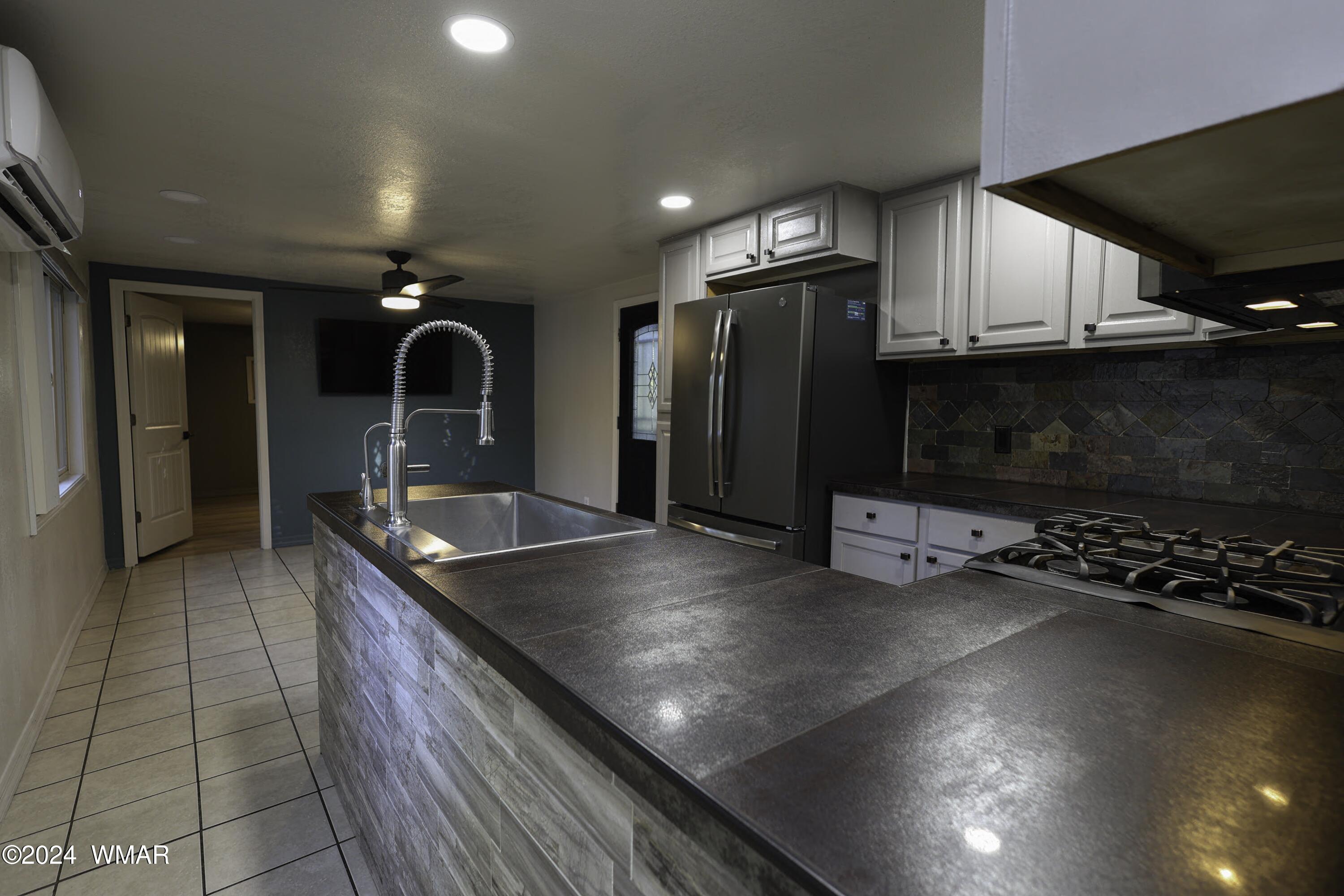 2800 South White Mountain Road Show Low, AZ 85901 - Photo 2 of 15 Kitchen