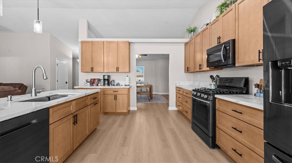 15535 Erie Road Apple Valley, CA 92307 - Photo 14 of 34
