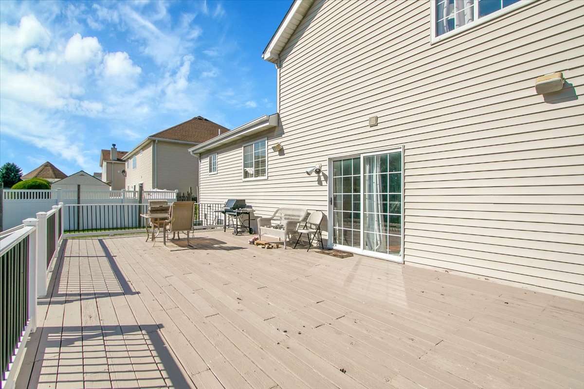 663 Primrose Lane Matteson, IL 60443 - Photo 31 of 32 a view of a house with backyard and sitting area