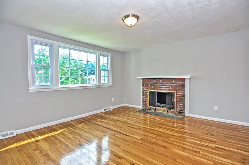 31 Mohawk Path Bellingham, MA 02019 - Photo 12 of 29 Gallery Image 12