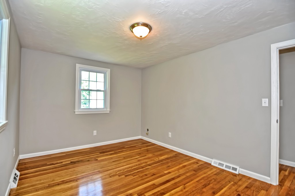 31 Mohawk Path Bellingham, MA 02019 - Photo 16 of 29 Gallery Image 16