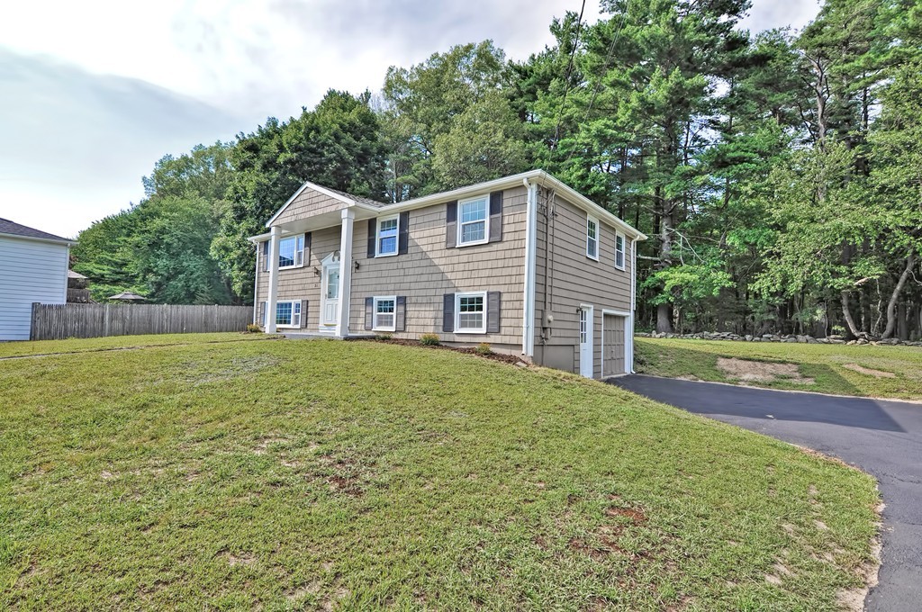 31 Mohawk Path Bellingham, MA 02019 - Photo 3 of 29 Gallery Image 3