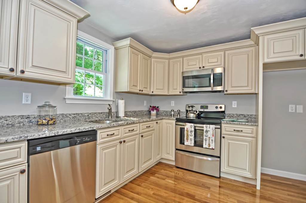 31 Mohawk Path Bellingham, MA 02019 - Photo 4 of 29 Gallery Image 4