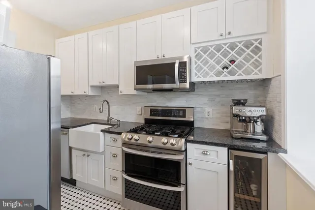 $2,550 | 2129 Walnut Street, Unit 3, Philadelphia, PA 19103