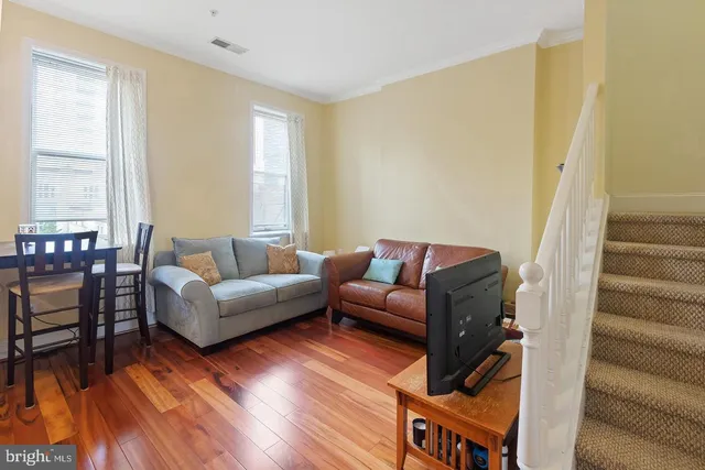 $2,550 | 2129 Walnut Street, Unit 3, Philadelphia, PA 19103
