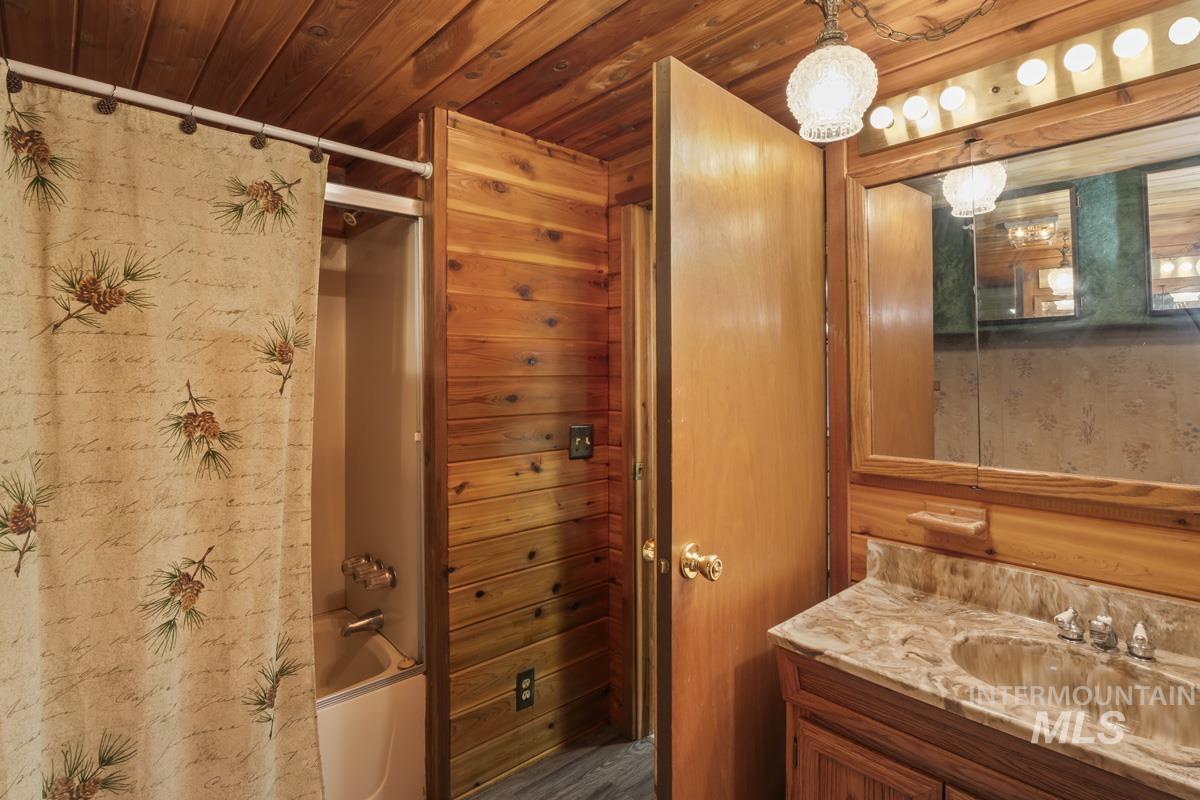 567 West Mountain Road Cascade, ID 83611 - Photo 16 of 32