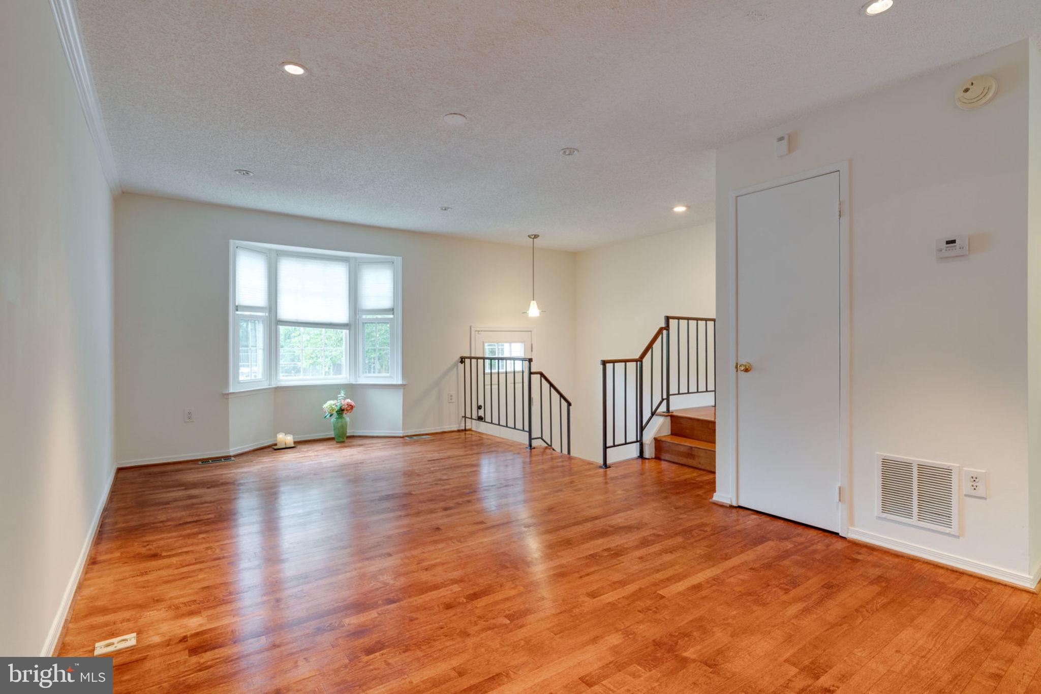 8903 Waites Way Lorton, VA 22079 - Photo 6 of 44 Living Room with Bay window.