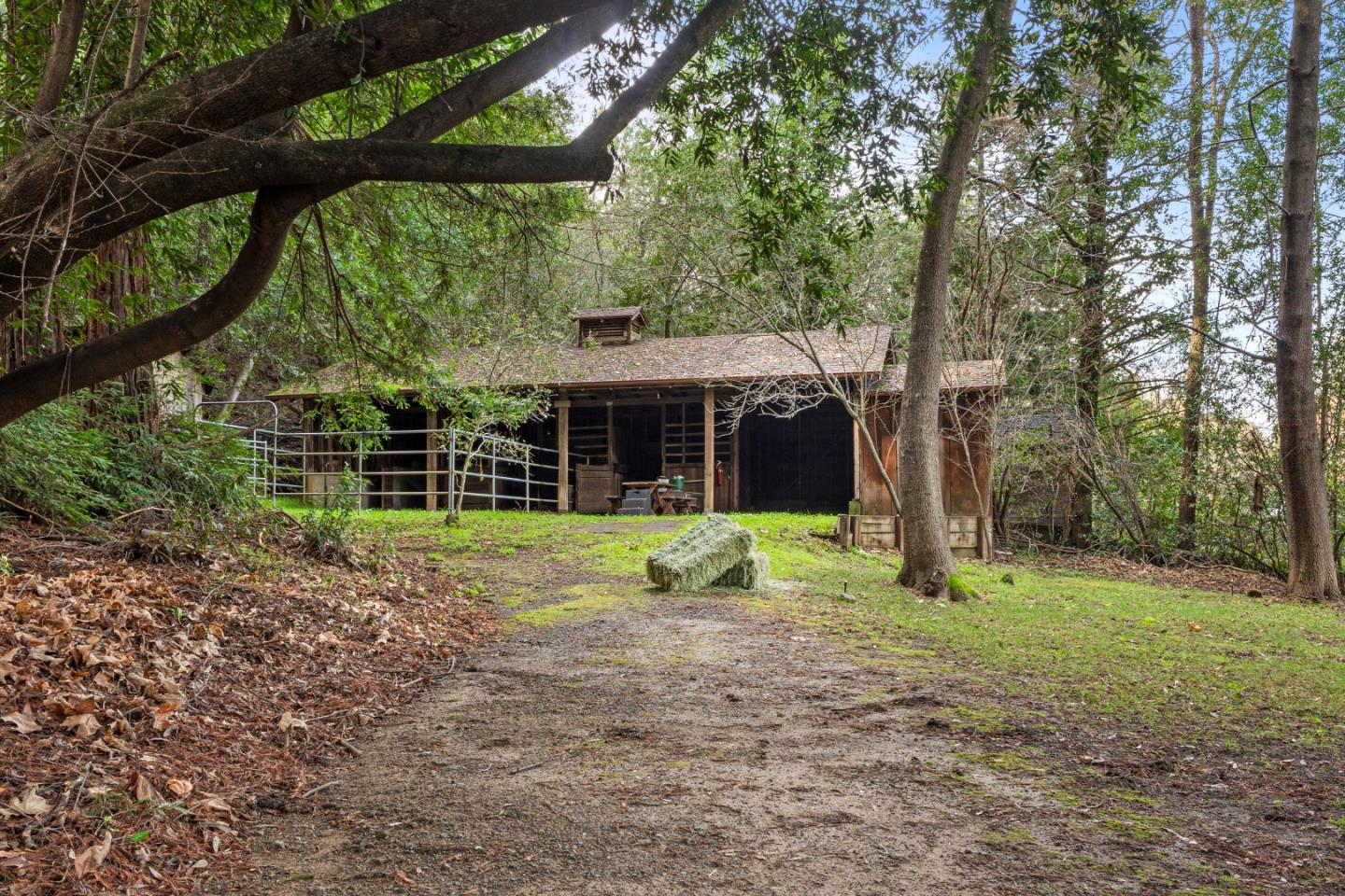 180 Phillip Road Woodside, CA 94062 - Photo 3 of 4