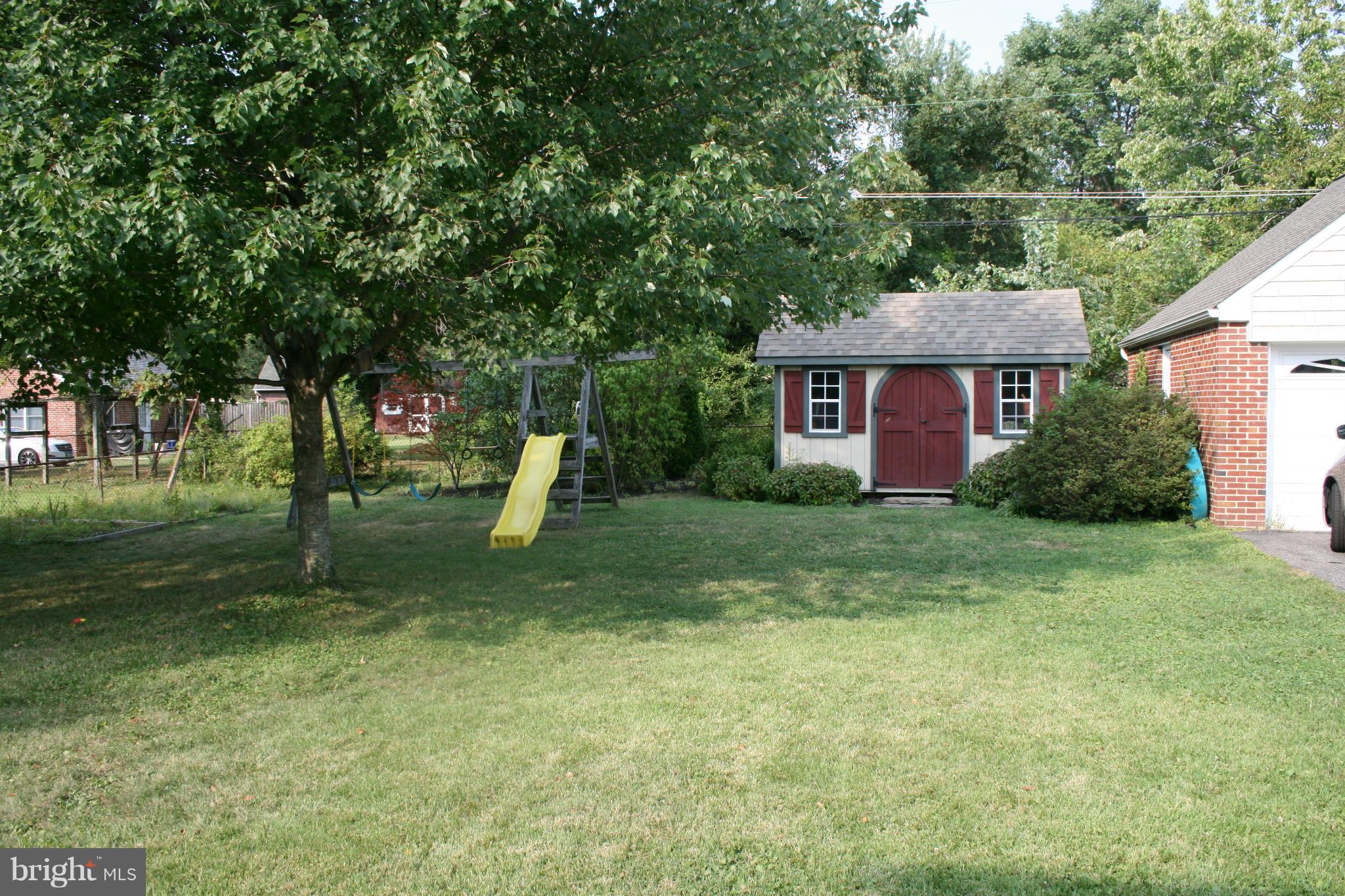 215 South Rolling Road Catonsville, MD 21228 - Photo 3 of 7 Exterior (Rear)