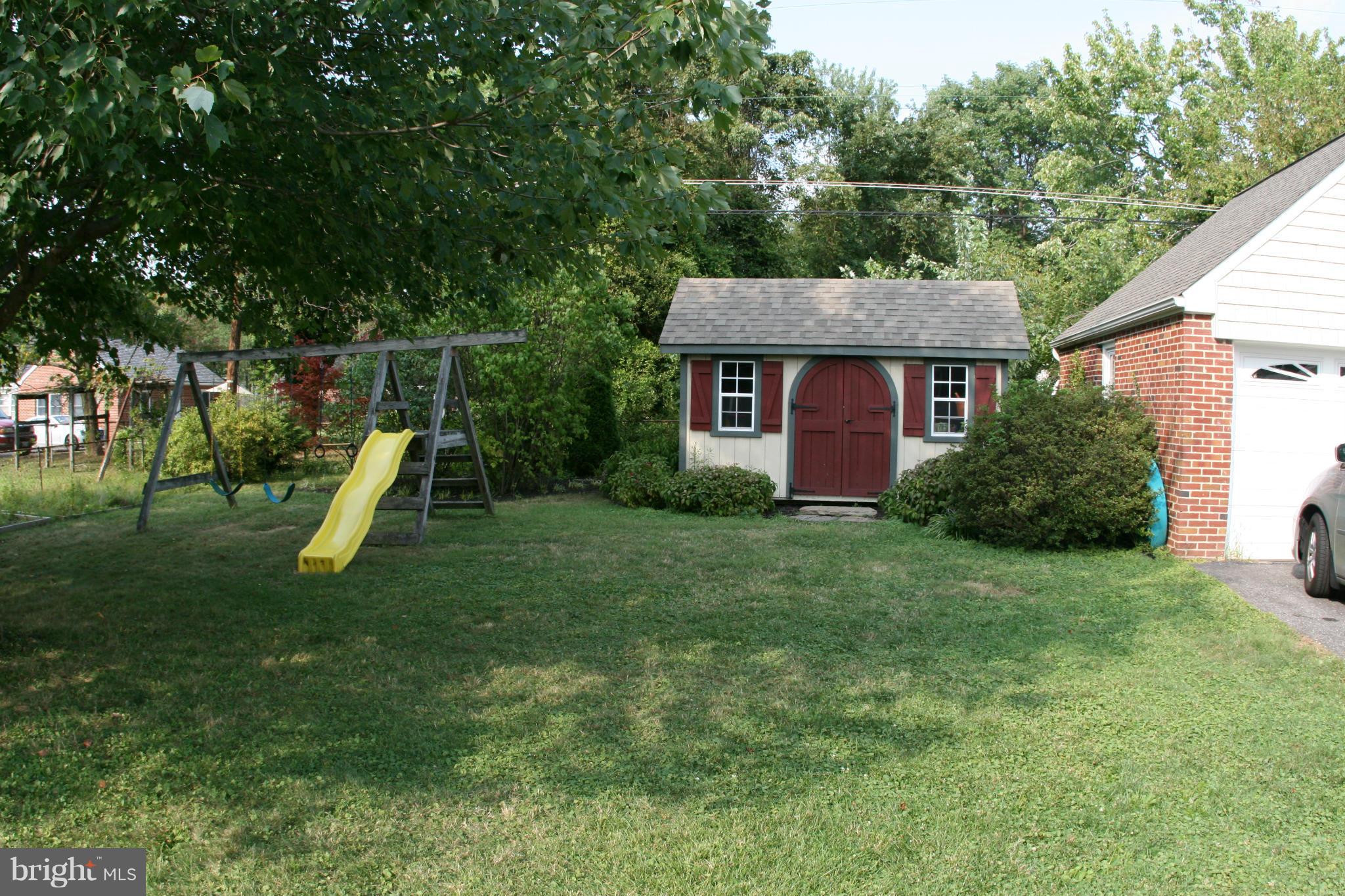 215 South Rolling Road Catonsville, MD 21228 - Photo 5 of 7 Exterior (Rear)