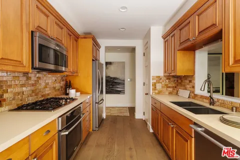 $2,150,000 | 9024 Cynthia Street, Unit 204, West Hollywood, CA 90069