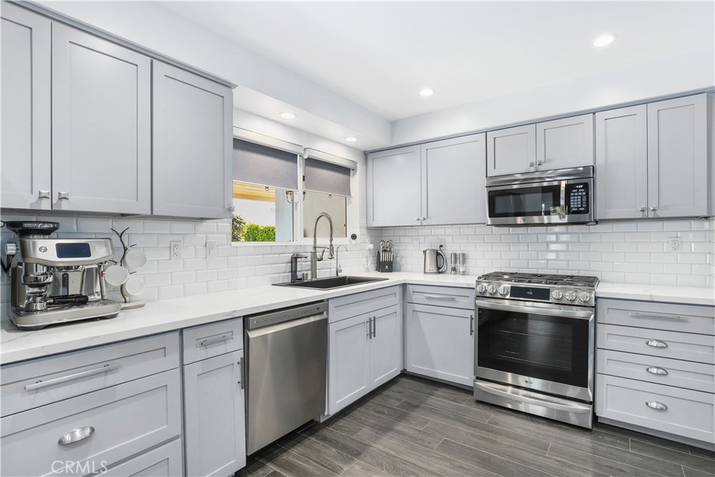 8746-8744 Ruffner Avenue Northridge, CA 91343 - Photo 11 of 40