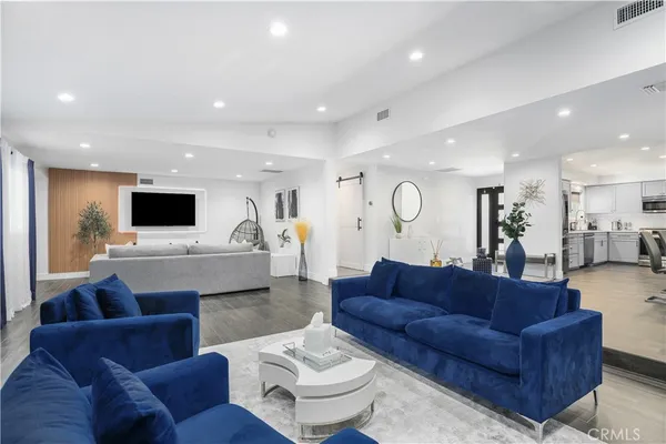 $1,449,999 | 8746-8744 Ruffner Avenue, Northridge, CA 91343