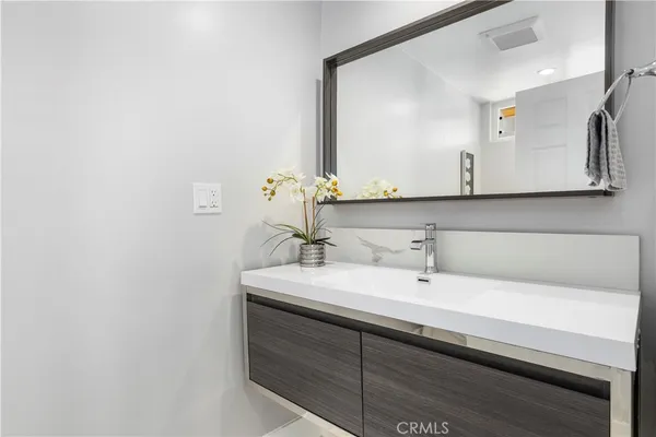 $1,449,999 | 8746-8744 Ruffner Avenue, Northridge, CA 91343
