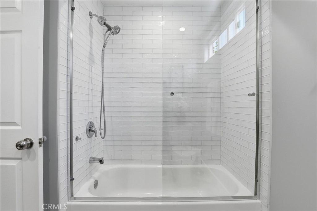 8746-8744 Ruffner Avenue Northridge, CA 91343 - Photo 22 of 40