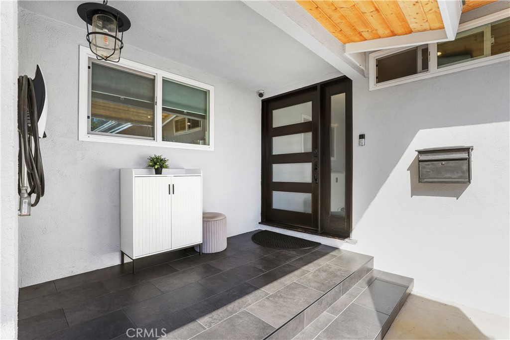 8746-8744 Ruffner Avenue Northridge, CA 91343 - Photo 3 of 40