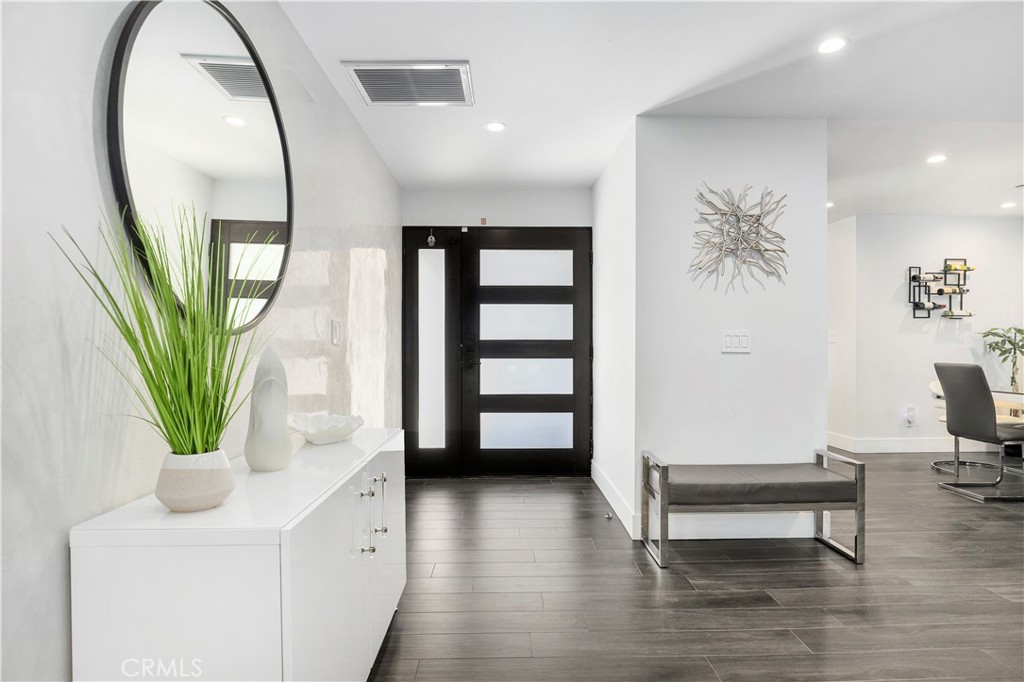 8746-8744 Ruffner Avenue Northridge, CA 91343 - Photo 5 of 40