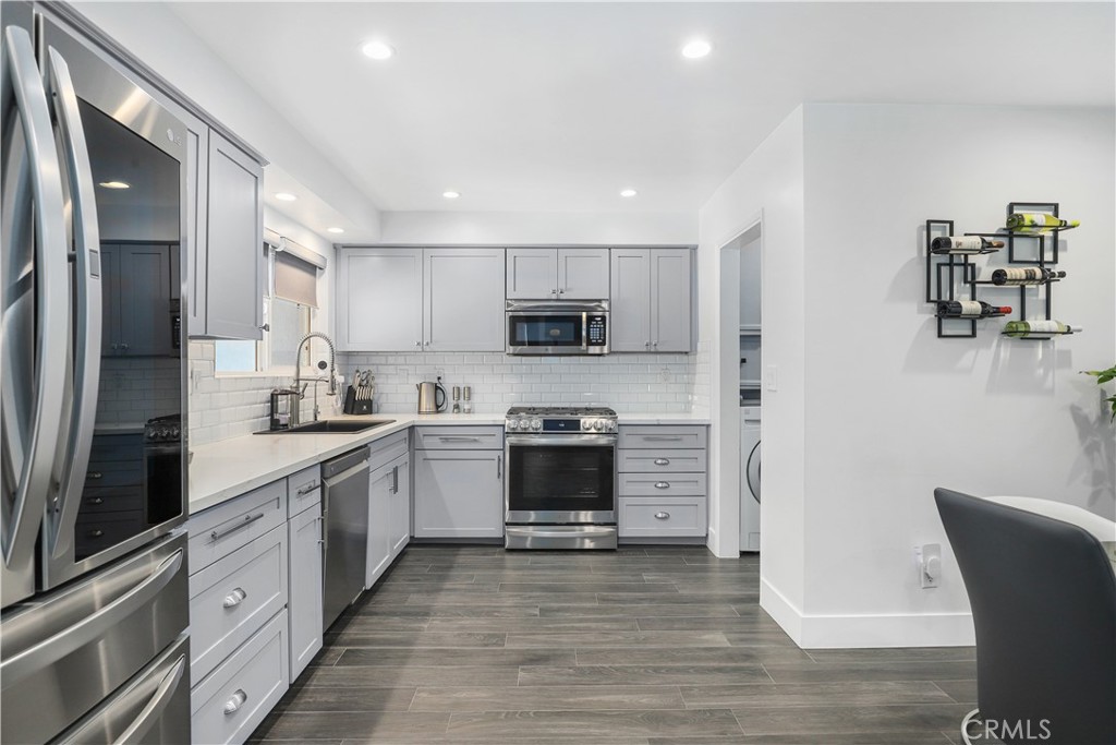 8746-8744 Ruffner Avenue Northridge, CA 91343 - Photo 10 of 40