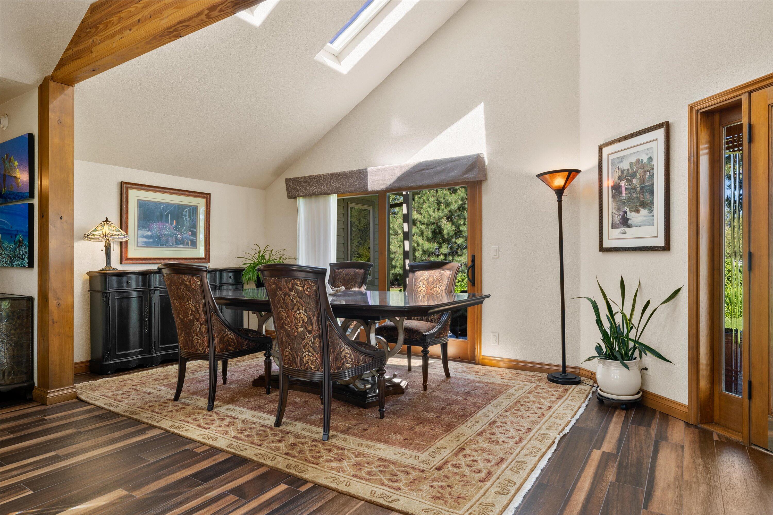 60604 Woodside Road Bend, OR 97702 - Photo 15 of 99 dining area
