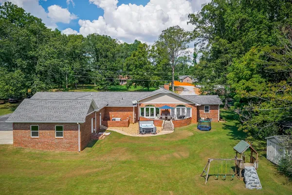 $649,900 | 760 Lakeland Drive, McMinnville, TN 37110