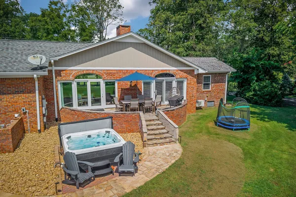 $649,900 | 760 Lakeland Drive, McMinnville, TN 37110