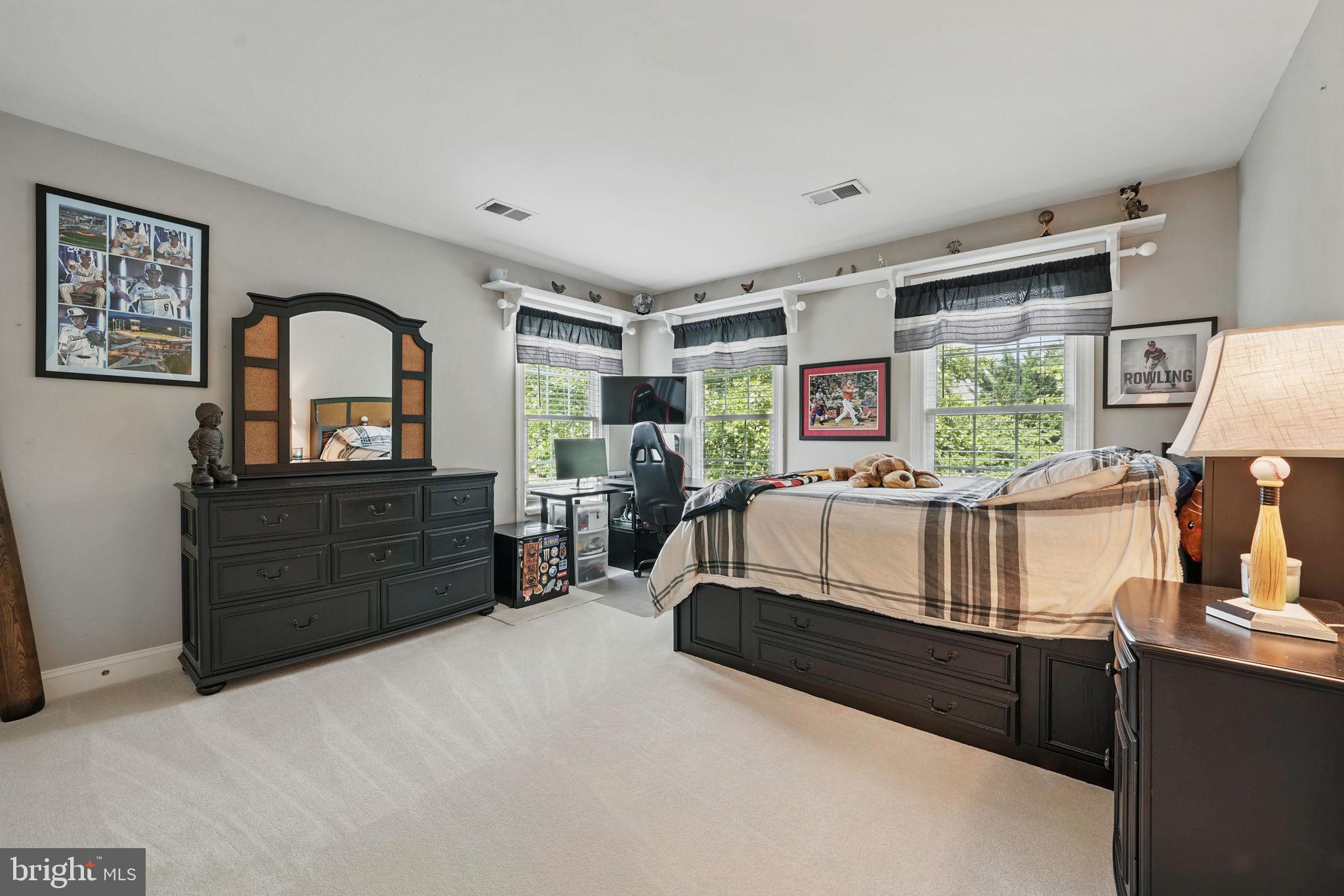 40755 Lenah Run Circle Aldie, VA 20105 - Photo 20 of 37 a bed room with furniture and a window