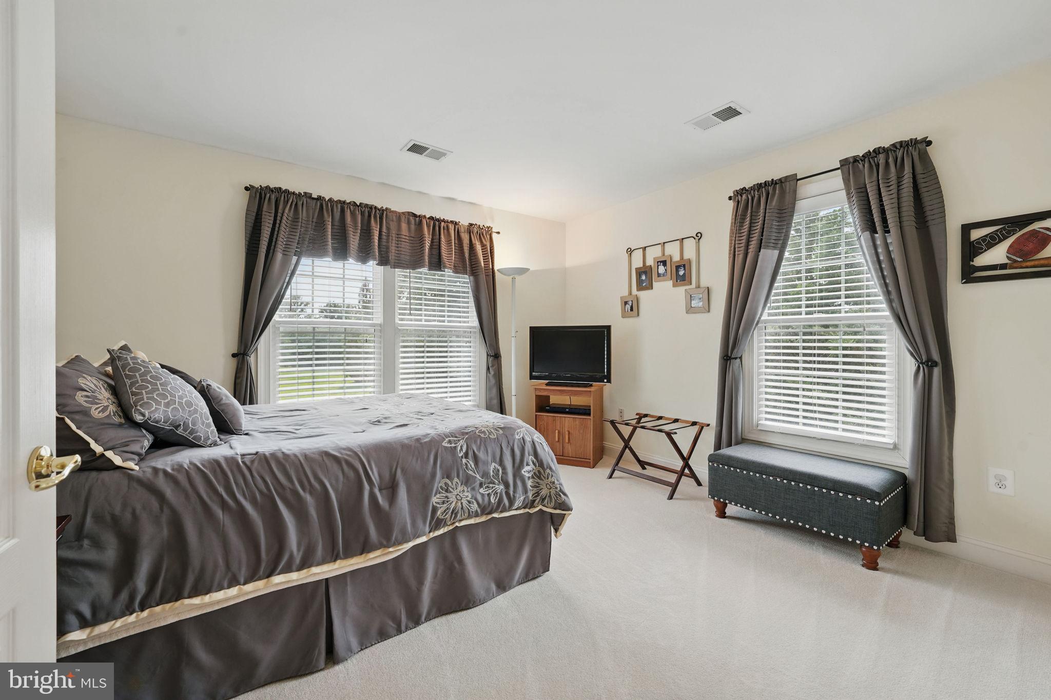 40755 Lenah Run Circle Aldie, VA 20105 - Photo 22 of 37 a bedroom with a bed and a flat tv screen