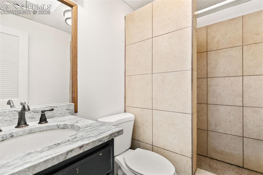 5915 West Condor Road Peyton, CO 80831 - Photo 28 of 50 Additional main level bathroom