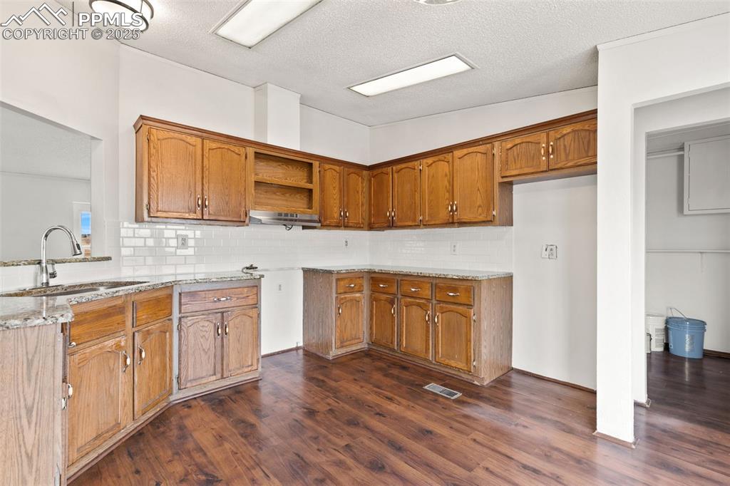 5915 West Condor Road Peyton, CO 80831 - Photo 10 of 50 Granite counters