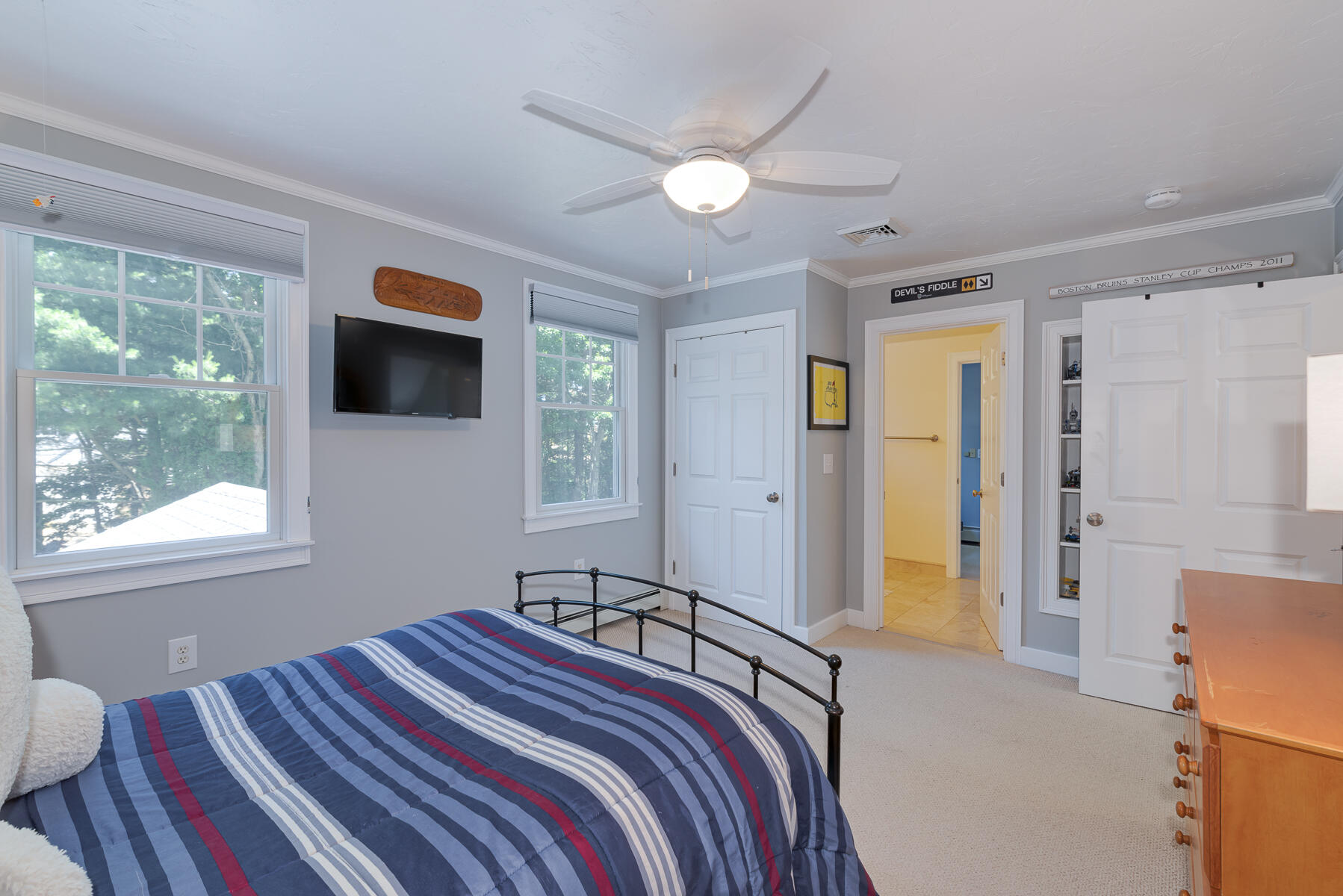 106 Scraggy Neck Road Cataumet, MA 02534 - Photo 25 of 43 a bedroom with a bed and a window